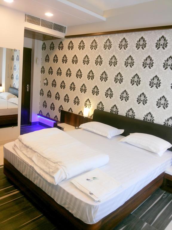 Hotel Sangat Plaza Bhopal Habitación foto